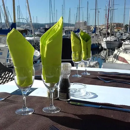 Apartment 2 Pieces, Terrasse, Proche Et Centre, - Fr-1-251-345