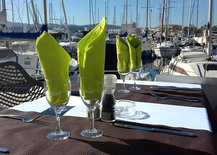 Διαμέρισμα 2 Pieces, Terrasse, Proche Et Centre, - Fr-1-251-345