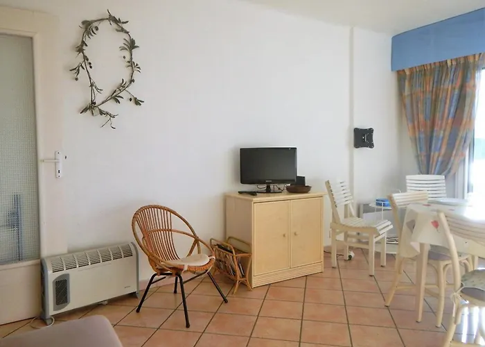 2 Pieces, Terrasse, Proche Et Centre, - Fr-1-251-345 Apartment *